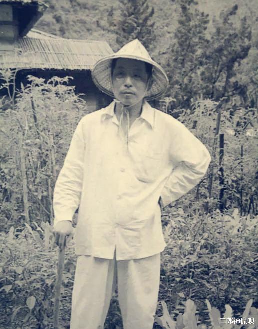 邓颖超|历史上过目难忘瞬间：看美女画报的汪精卫，戴草帽拄木棍的张学良，老蒋投票