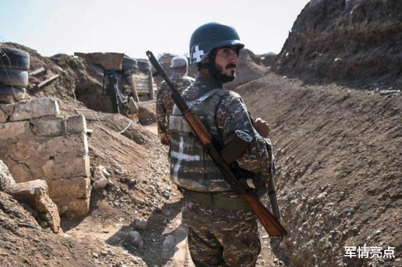 亞美尼亞一線彈盡糧絕，兒童扛槍上前線，伊朗出兵阻擊土破壞停火-圖2