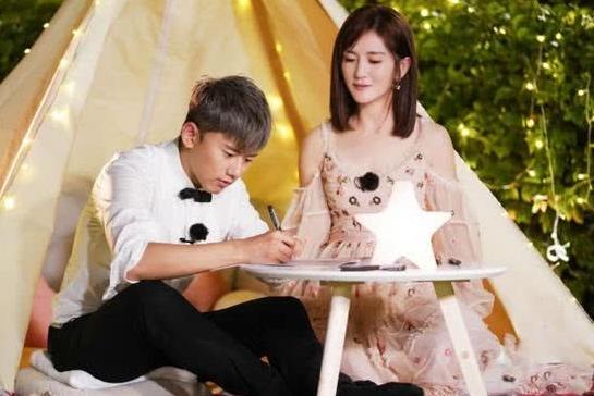 谢娜@谢娜的肚皮是怎么回事？张杰一定很心疼