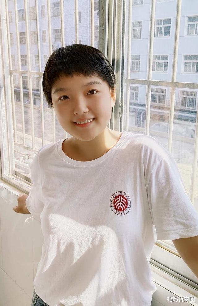 『女孩』高考两次被顶替的穷女孩的班主任说：别怪我，我女儿没你聪明