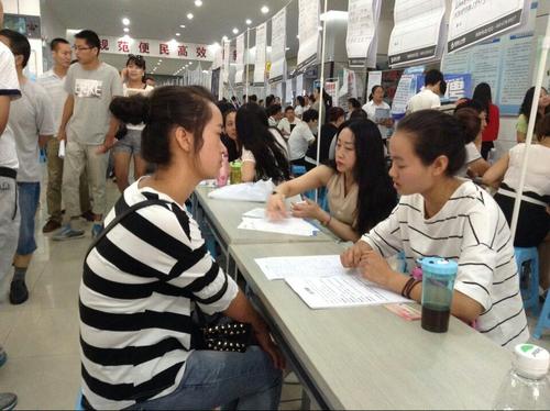 「应届生」签了三方就不是应届生？档案必须回生源地？毕业后还能实习吗？