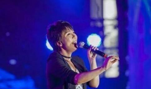 央视|一红就飘自认大牌，上过7次春晚放央视鸽子，街头卖艺没人买账