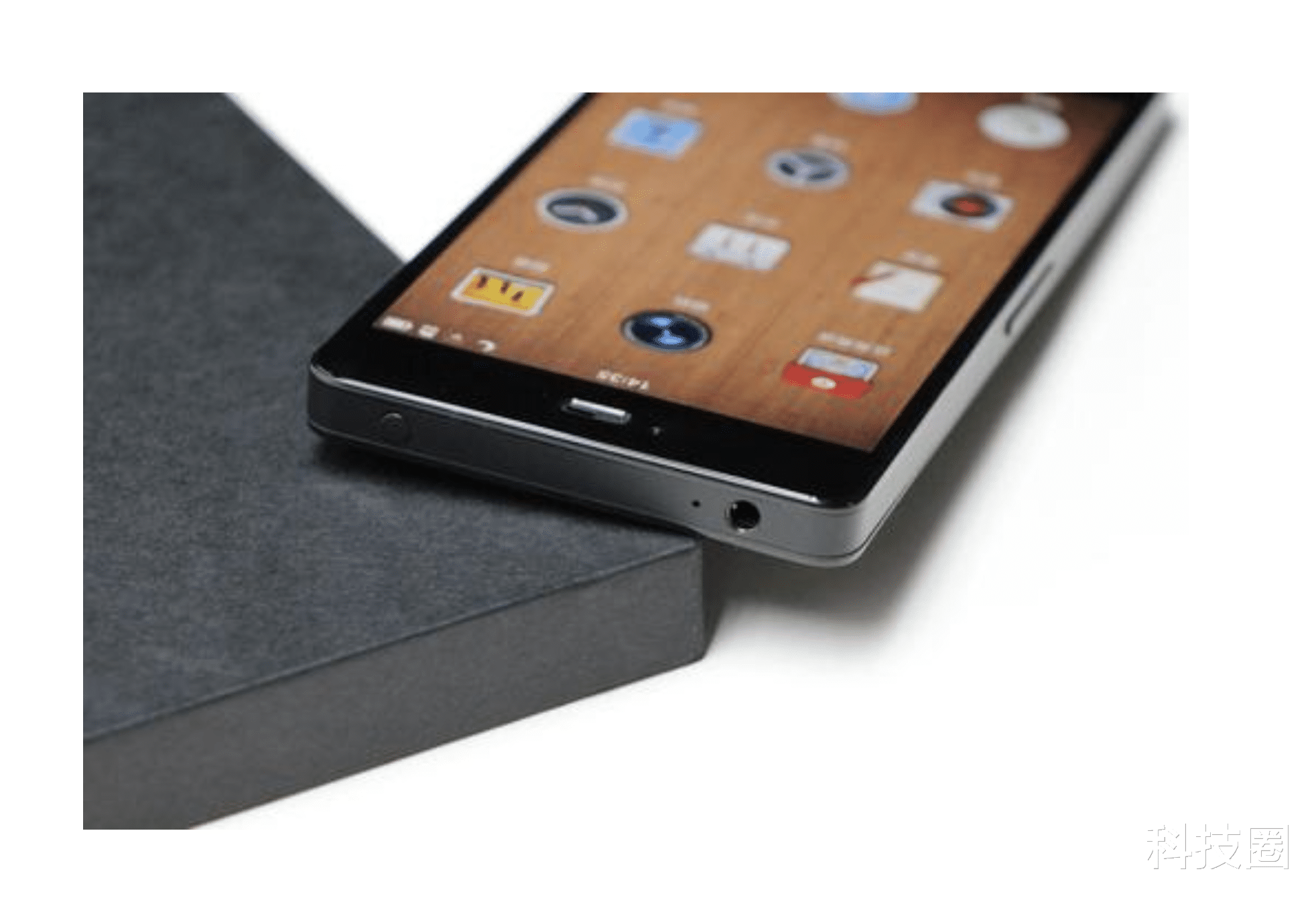 「罗永浩」iPhone 12中框曝光后，罗永浩开骂当初吐槽锤子手机的人