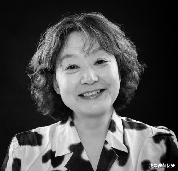 『高考状元』1977年恢复高考的首位女状元,语文差1分到满分,其现状如何?