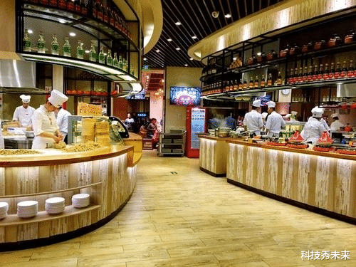 「贾国龙」坚持不上市的国产餐饮巨头！5000元白手起家，到现在年收入60亿