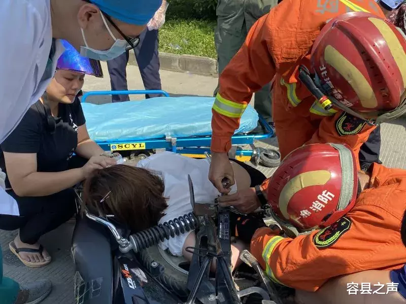 容县之声|广西一女子手臂被卷入车轮，扭成了“麻花”看着都痛！