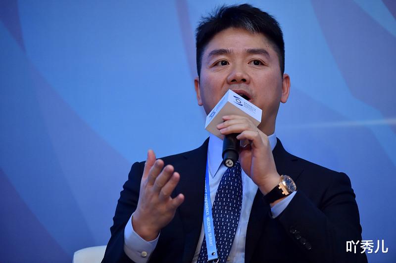 「马化腾」4位大佬的特殊嗜好:马化腾爱抽烟,董明珠好赌,雷军让人憋笑