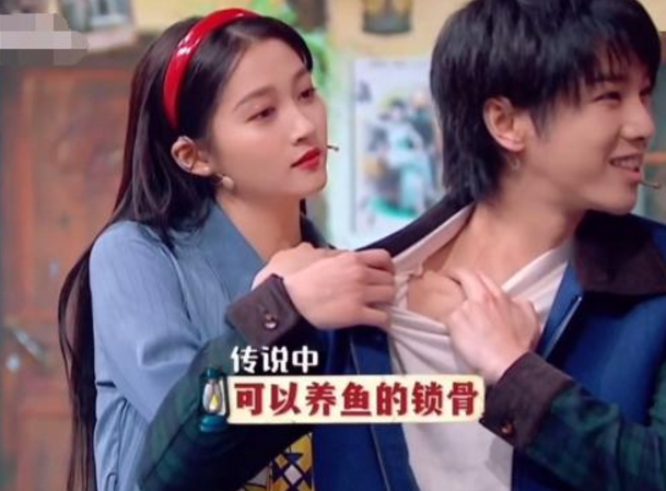 华晨宇▲华晨宇自称锁骨能放硬币，当看到硬币数量：可以挑战吉尼斯记录了