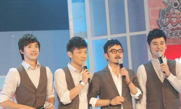 向往的生活■当年天天向上的小五,拿着银行卡跪着离开了舞台,现在怎样了?