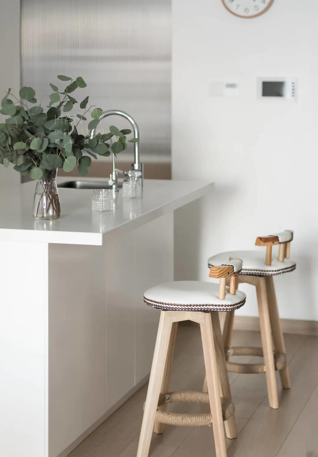 |他家97㎡的房子，舍弃客厅，不买餐桌，这么设计太有远见了！羡慕