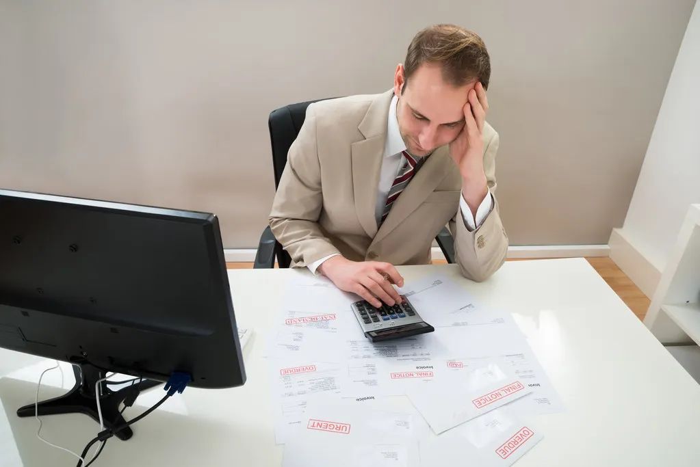 「」创业失败负债20万，是继续创业，还是选择月薪3000元的工作？