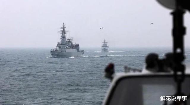 『驱逐舰』关键时刻！一艘052D驱逐舰挡住美舰去路，网友：可能要有大事发生