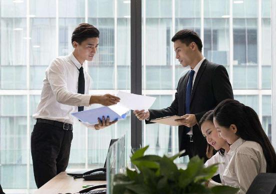 @在职场上坚决不能退让的3件事，哪怕你再老实，否则永无出头之日