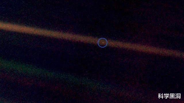 『月球』从月球上回望地球，为什么会感觉到恐惧？恐惧的是什么？