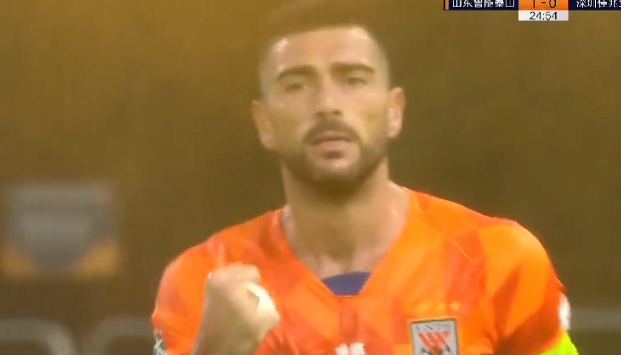 山东鲁能|中超又有离奇误判！鲁能新星被飞铲却领黄牌，佩莱进球迅速回击