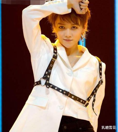 「蔡徐坤」曾把蔡徐坤淘汰，今沦为学员，导师蔡徐坤：你觉得自己有进步吗？