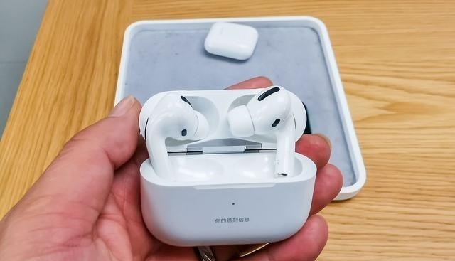 『AirPods』苹果转单30%至越南，美另一巨头却向中国投入百亿，说明了什么？