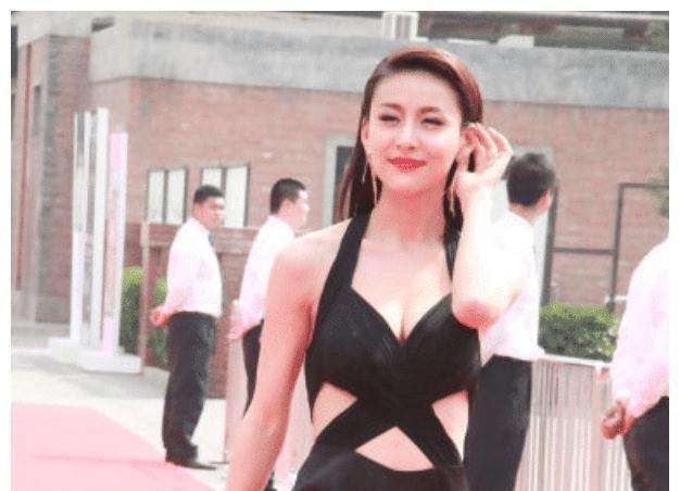 王思聪|自曝把安全裤送给导演，被王思聪撕成18线，如今却混成这般模样