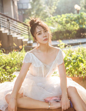 杨若兮|中国第一美为生存走穴捞金！与大23岁男星父女恋，名导为她抛弃妻女净身出户！