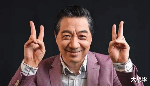『张召忠』张召忠一年的收入，折合成人民币是多少？  ?