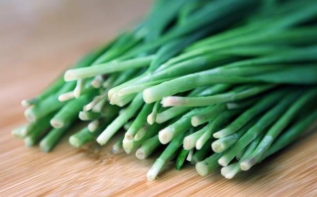 睡眠：经常腰痛，注意3个原因，若都不是，就要注意自己的肾脏健康了