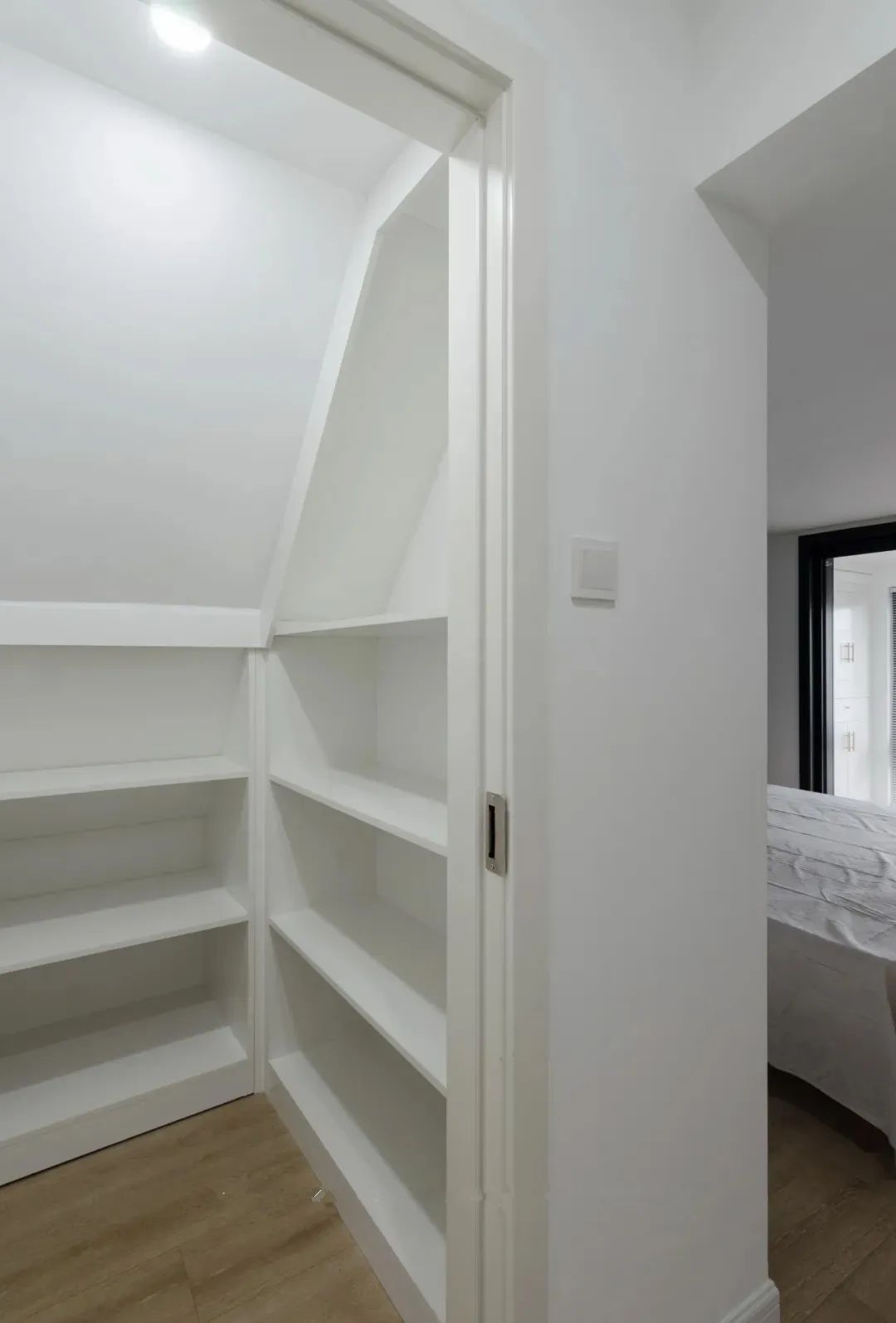 |54㎡复式小户型，原来蜗居也有春天，改造效果堪比豪宅！