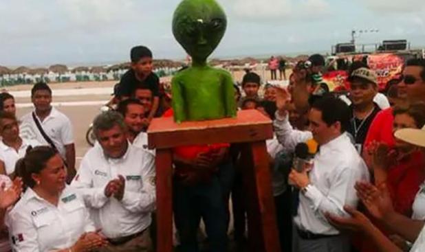 火山|墨西哥火山口出现UFO，引起人们深思：火山底部或存在外星基地