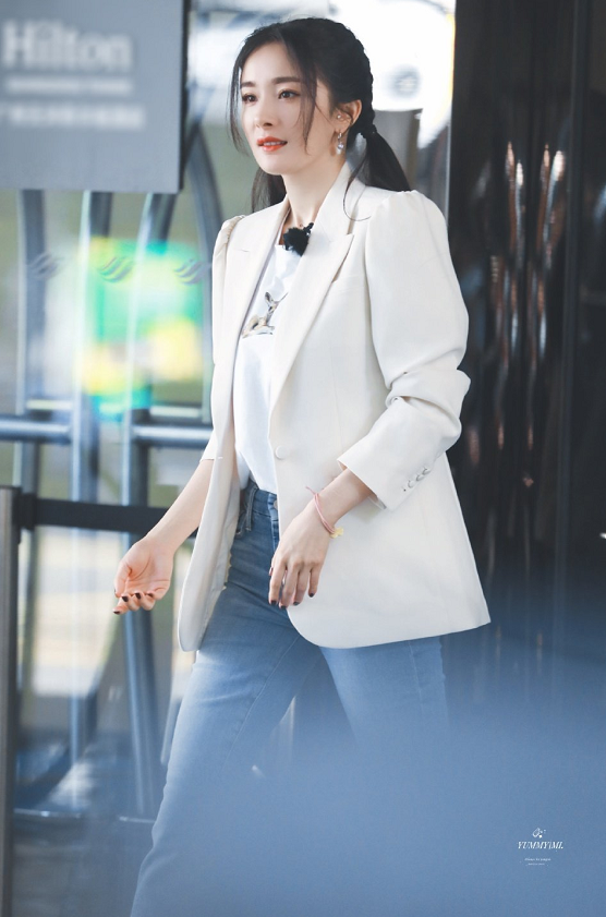 『杨幂』杨幂的形象从不是随便的！指甲颜色一天一个色，明星就是不一样