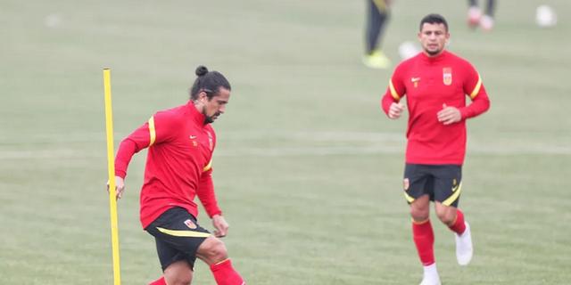 国足：国足对上港阵容出炉：洛国富+艾克森联袂。李铁留有后手！