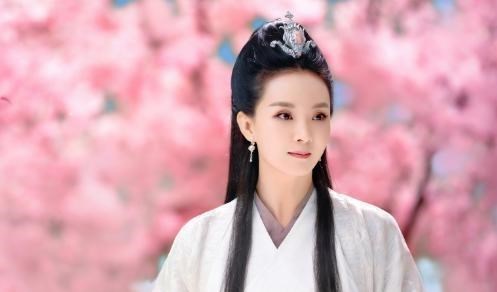 王艳|住5亿豪宅，欠下千万赌债，44岁复出的她，会成为下一个刘涛吗？