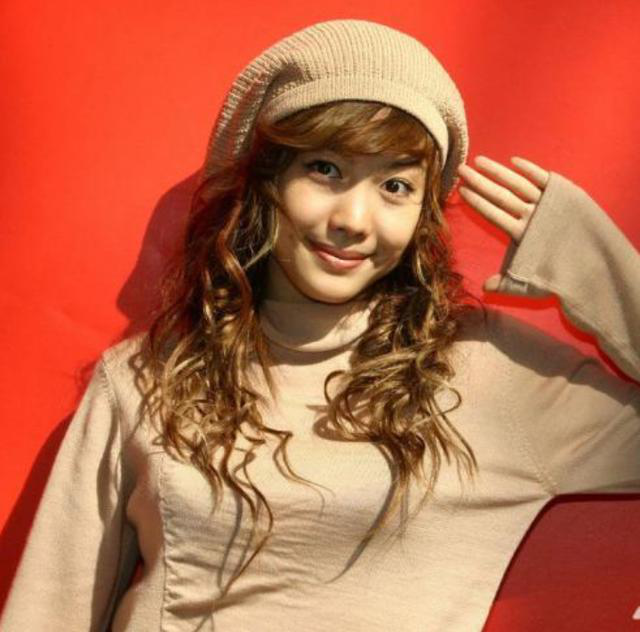 谭静|演员谭静被3个男人强行灌酒，第二天挂死在阳台上，警方：证据不足