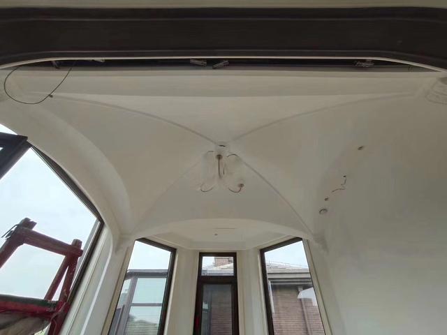 []硬装结束，老公不听劝非要装吊顶和电视墙，没想到还挺大气的