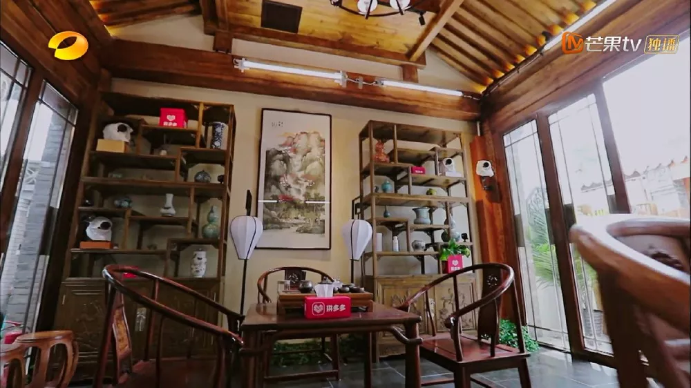 |王刚四合院曝光！摆300年黄花梨桌子，挂齐白石真迹