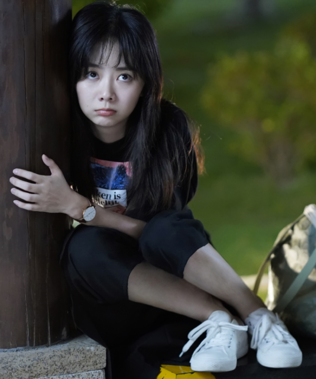 谭松韵|以为李尖尖现实比凌霄大9岁够反转，了解李爸比尖尖大几岁，彻底懵了