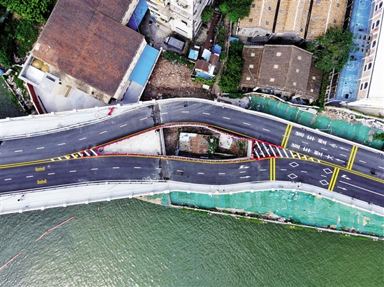 海珠|“桥中房”房主委屈落泪：“我不想从良民变成刁民，别再来骚扰”