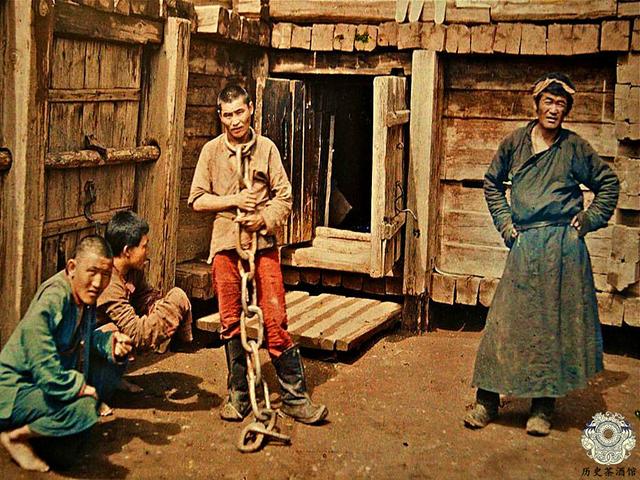 老照片：一组真实的清末刑罚老照片：刑罚种类五花八门，图九女子饱受折磨