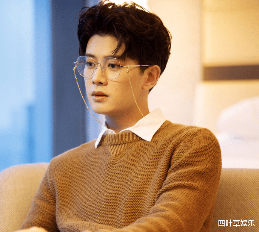 三生三世十里桃花|任嘉伦一组生图曝光，戴金丝边眼镜，整个人的气质都不一样了