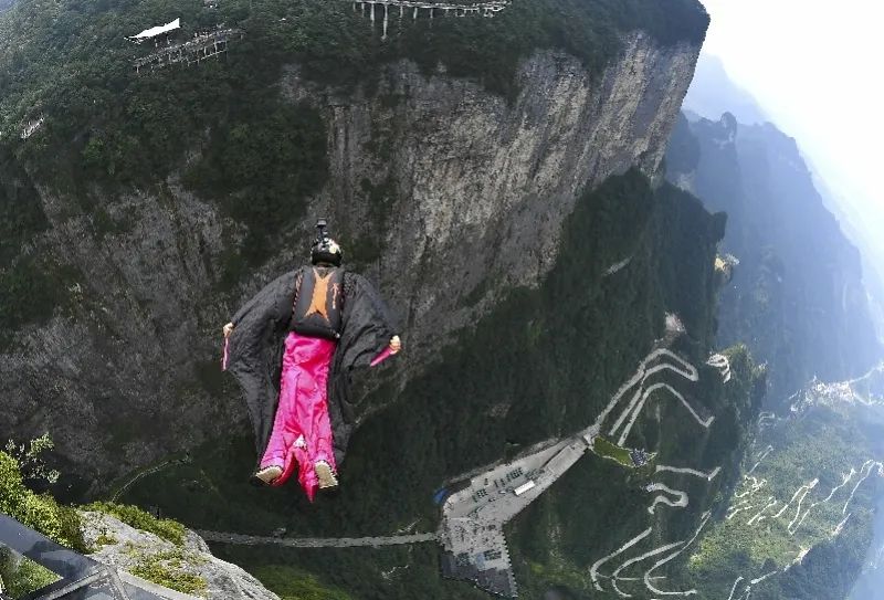 『翼装飞行』痛心！女大学生翼装飞行不幸身亡，极限运动专家谈到几个点