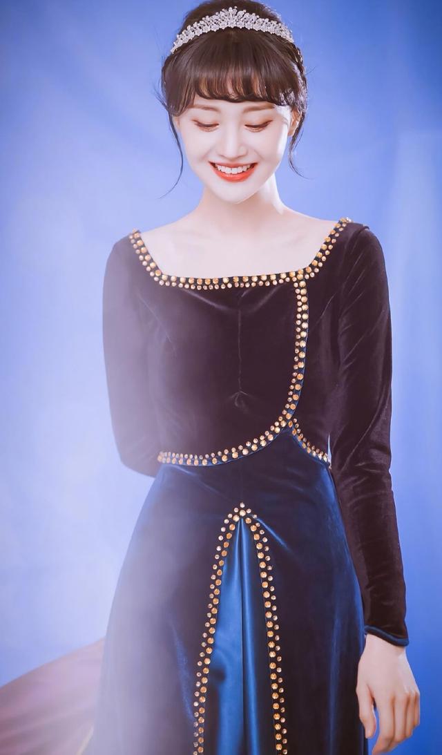 发型▲郑爽谭松韵同梳可爱俏皮发型，一个俏皮可爱，一个酷帅青春