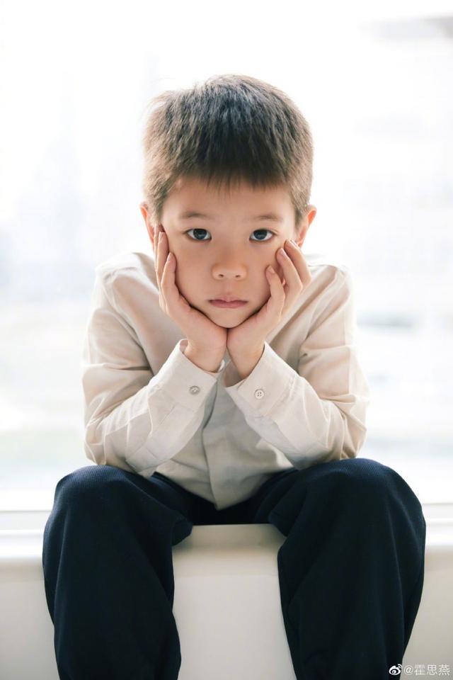 爸爸去哪儿|《爸爸去哪儿》萌娃长大啦！第10位长相像何炅，他11岁就上大学？