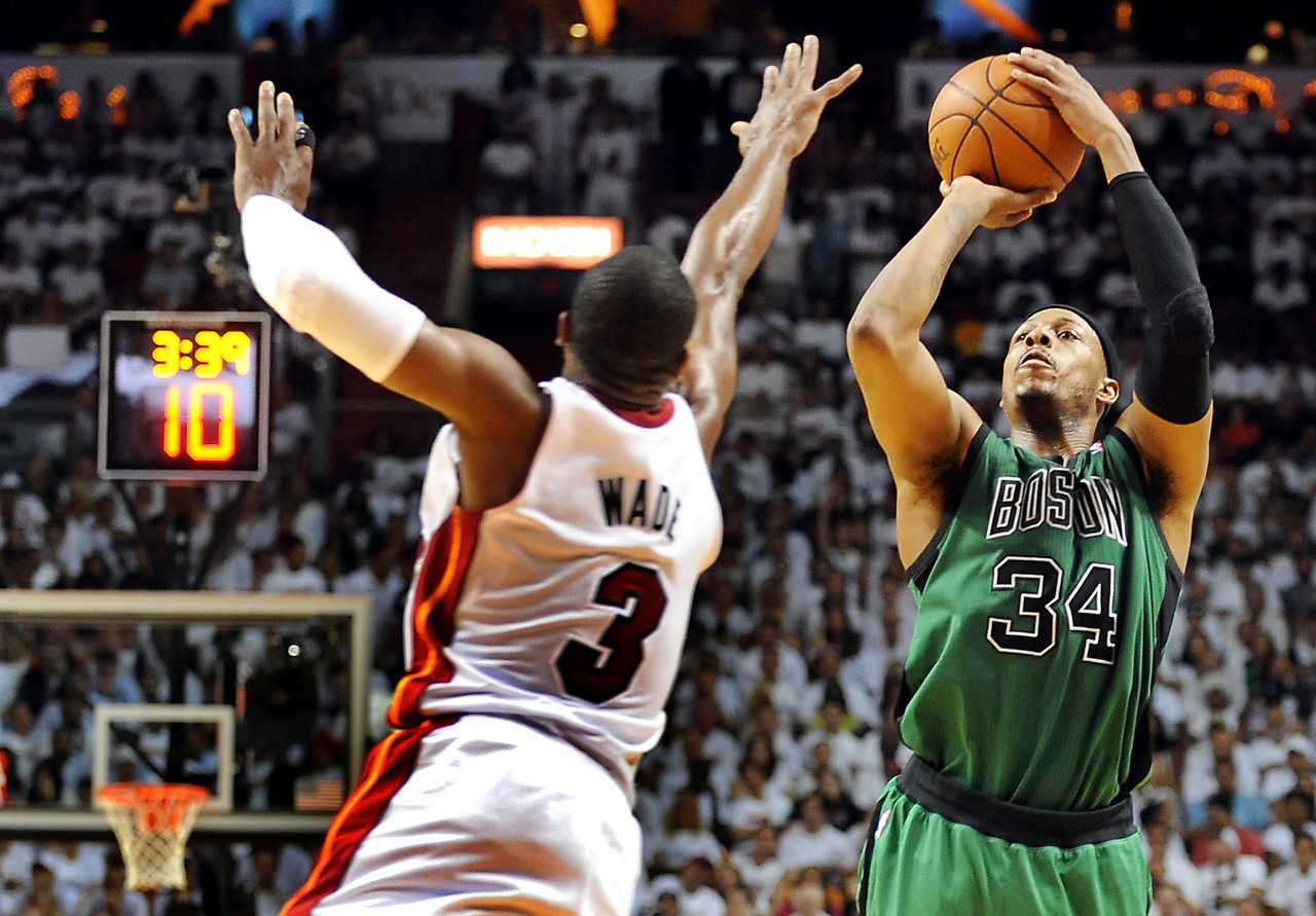 保罗·皮尔斯|直戳痛点！名宿怼皮尔斯：12年东决詹姆斯的表现能提升历史地位吗？