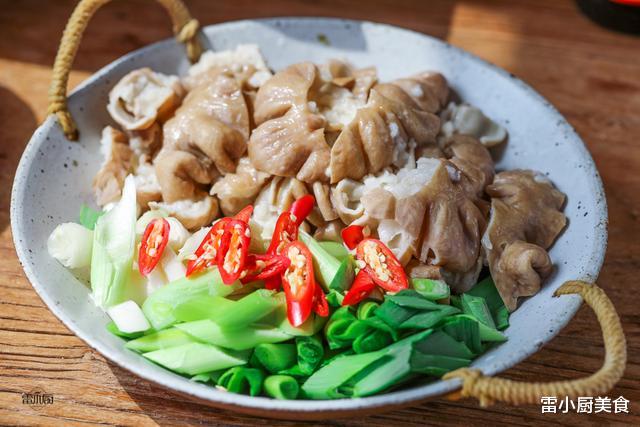 [肥肠]这个菜很多人想吃，却只能望而却步，26块一斤，男人都爱