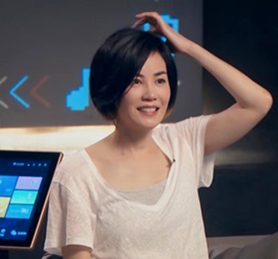 吴昕|51岁王菲现身状态好,剪短发皮肤白嫩不见皱纹,穿薄T恤却显小腹