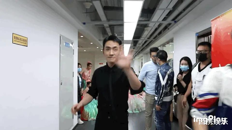 罗云熙|罗云熙新剧被吐槽身材娇小无苏感，男演员的苏感究竟要怎么体现