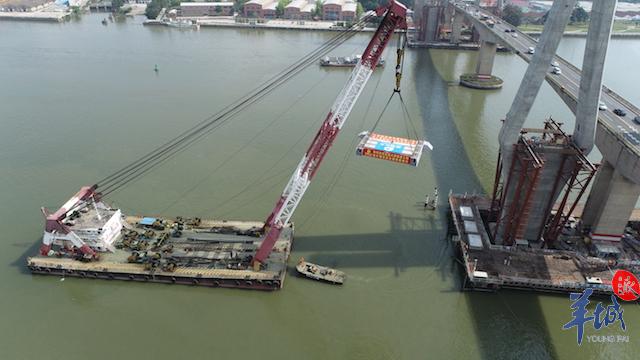「案件通报」@广州街坊：洛溪大桥变样了！新桥首节梁段吊装迎五一