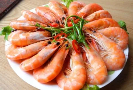 「」虾用水煮是不对的，渔民教你一招，营养不流失，特别简单