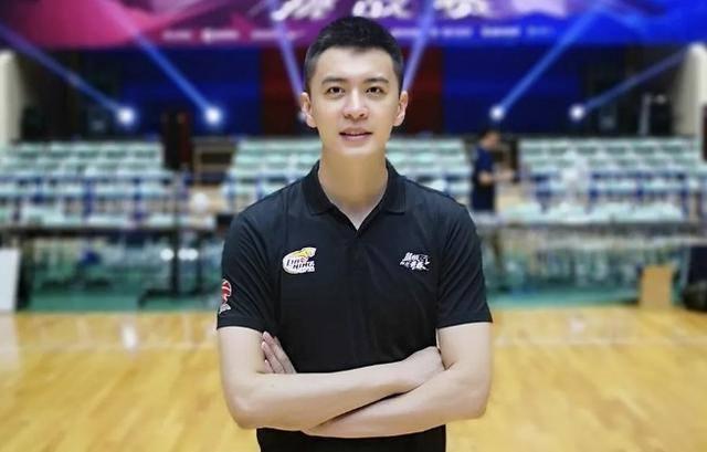 郭士强▲真拿老叔背锅！苏群曝出郭士强主动辞职内幕，难怪郭艾伦会哭