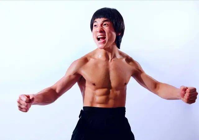 江疏影|现代李小龙警告胡歌：你必须离江疏影远点，不然后果自负