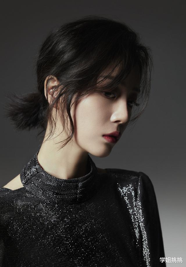 短发|李溪芮难得留长发，扎起头发更有味道了，筷子腿赚足了眼球