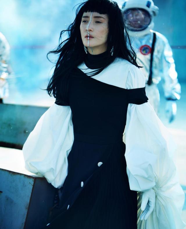 #蒋勤勤#求蒋勤勤快放弃刘海吧,这种眉上刘海,她真是驾驭的不咋地